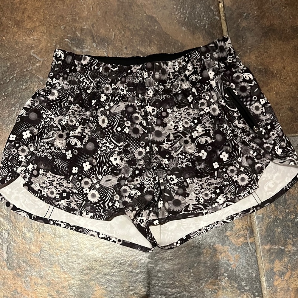 Lululemon tracker shorts. VEUC